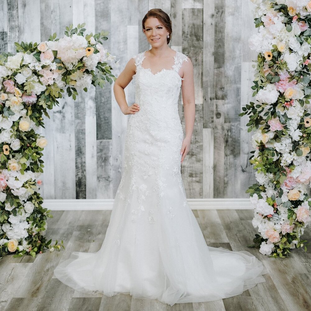 Trumpet Lace Wedding Dress with Hand-Beaded Lace, Detachable Cap Sleeves Corset